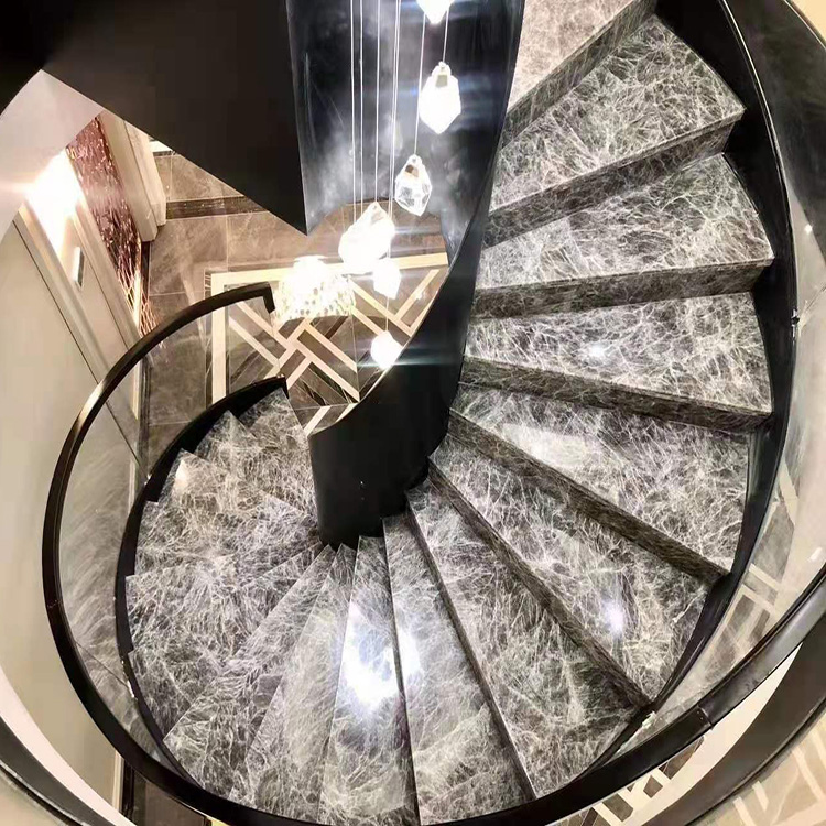 楼梯表面的污渍要如何除去？