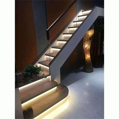 复合建筑的楼梯应该用什么材料？