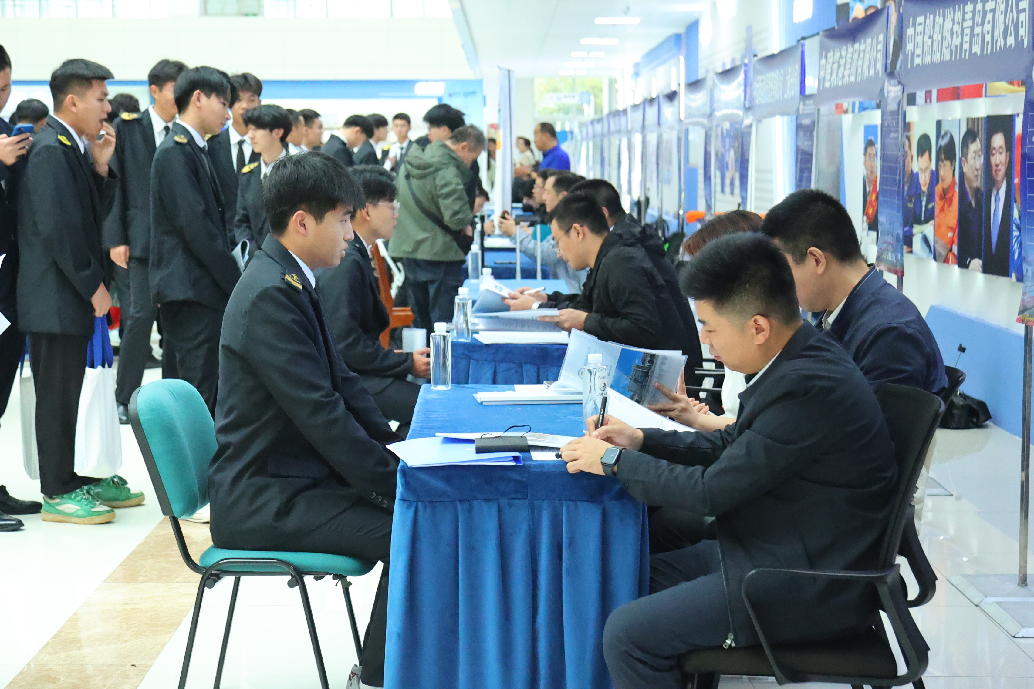 “职引未来 就选山东”2024年航海类毕业生就业实习双选会在青岛港湾职业技术学院举行(图1)