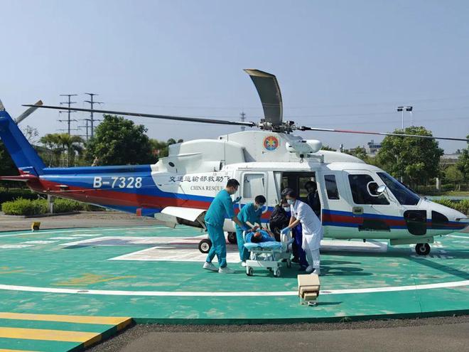 Kaiyun：紧急救援专业救助直升机连续出动 在福建海域成功救起2名伤病船员并直飞送医(图3)