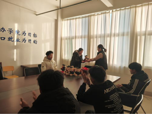 山东海事职业学院航空学院“书香寄爱-乡村振兴”活动圆满结束！(图2)