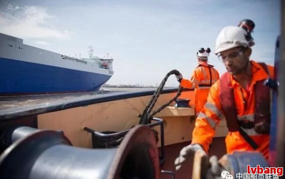 揭秘海上航行：船员面临的风险有哪些？(图2)