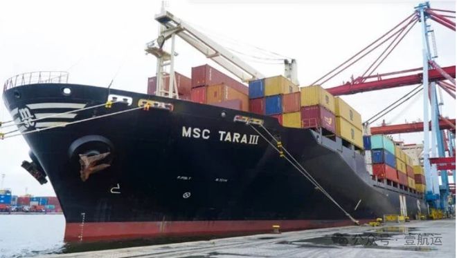 突发！一艘从中国开出的集装箱船遭海盗袭击(图1)