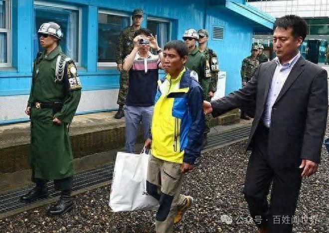 朝鲜船员被遣送回国踏过分界线立马翻脸脱光衣服全扔回去！板门店的生死抉择与韩朝70年暗战(图2)