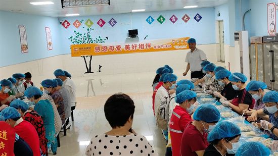 Kaiyun：“感恩母亲节·民以食为安”社区联动包御谱馄饨亲子活动(图4)