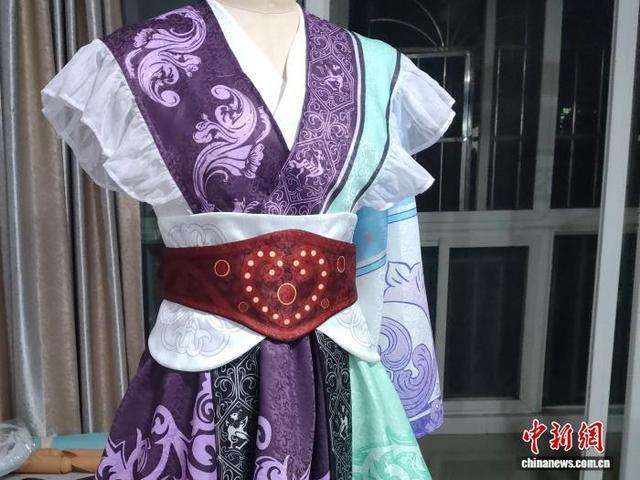 退休玩转COS服定制：广西宝藏“手作娘”靠手艺征服二次元(图2)