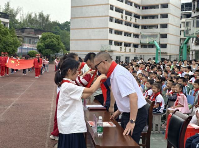 Kaiyun：双龙小学校区2025年“欢乐六一 粽香端午 共筑童年梦”主题文艺汇演(图1)