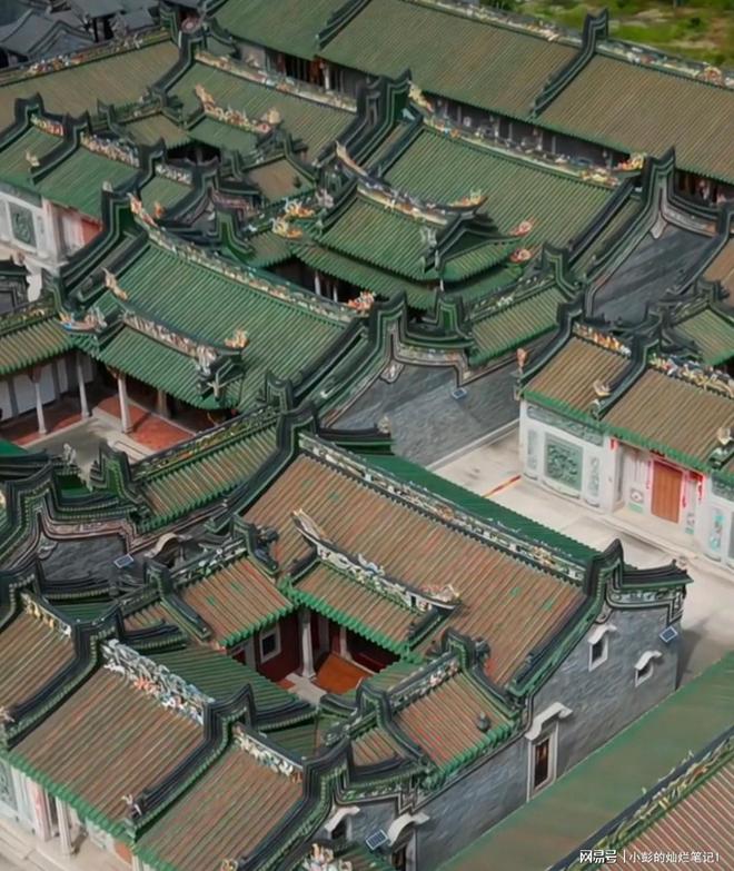 Kaiyun：10亿违建豪宅被推平屋主身份曝光官媒称完全合理！(图3)