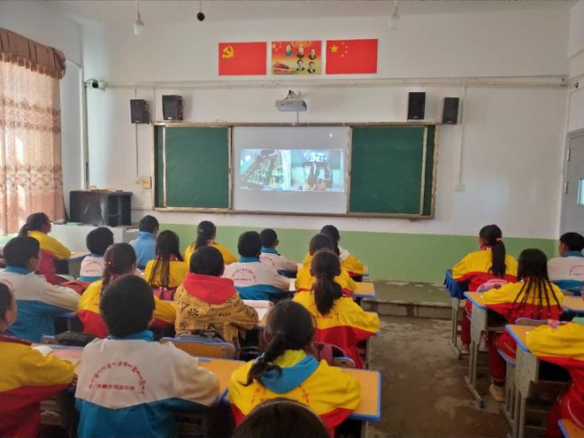 60年沧桑巨变铺就雪域高原的信息天路(图9)