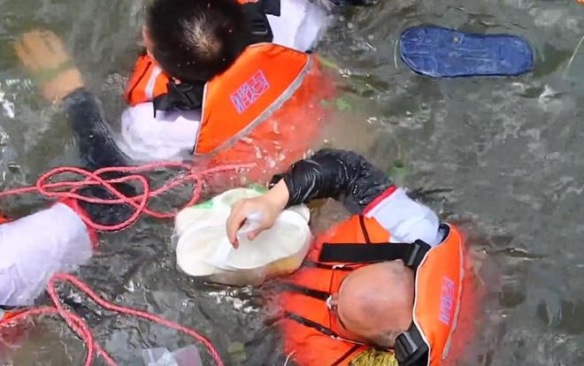 Kaiyun：猎德龙舟侧翻后续：传因洋女婿混入其中对手村子爆笑要记入族谱(图11)