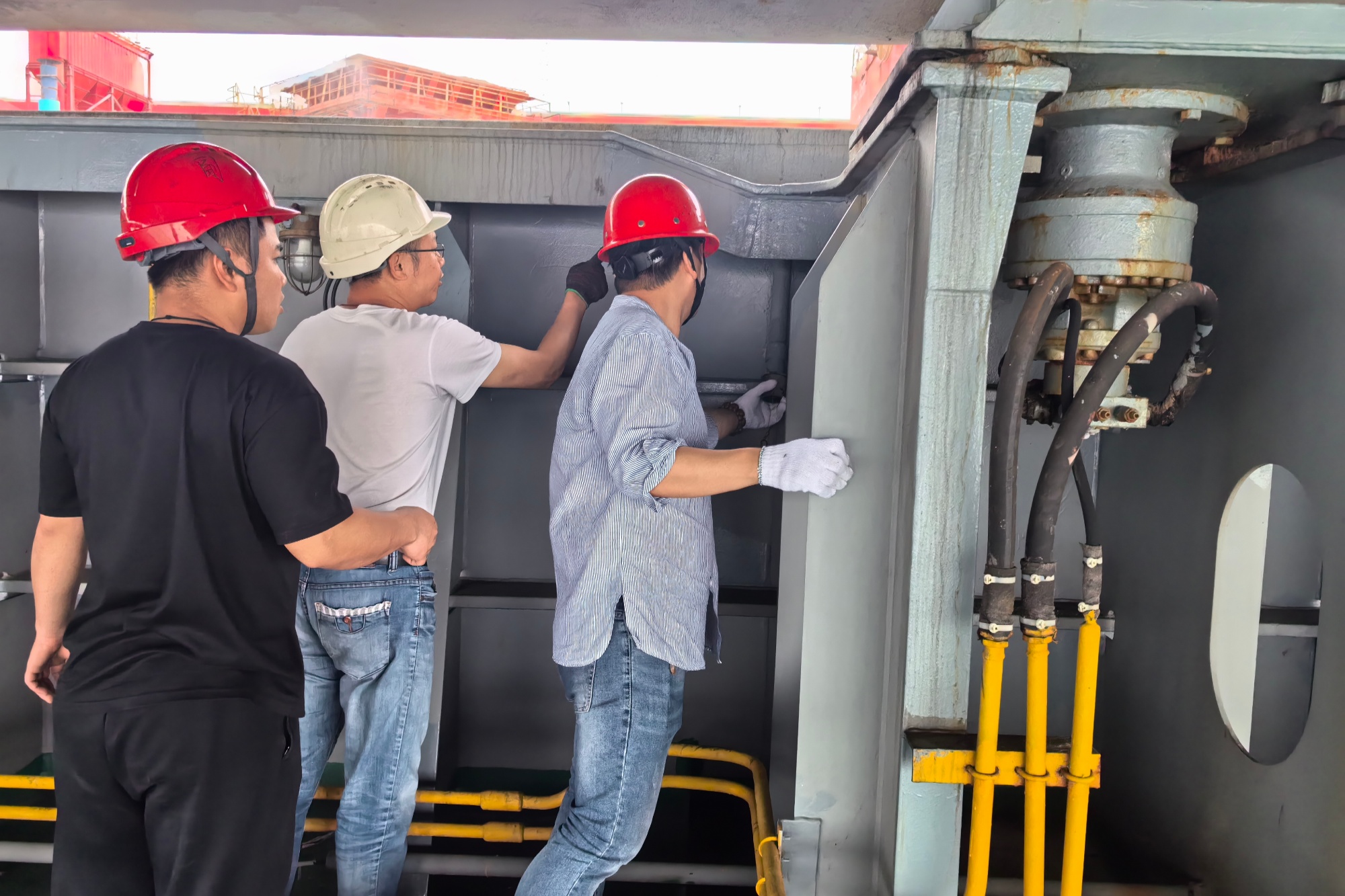 全球巨头抢滩宁波崛起“船队管家”集群(图1)