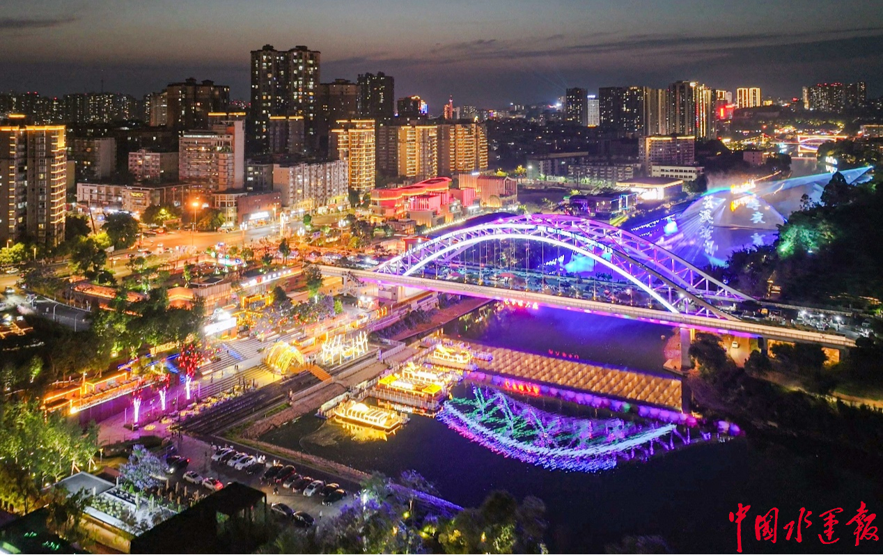 舟行釜溪碧波上灯映盐都千年城(图1)