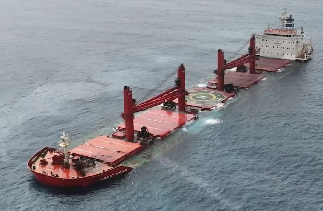 胡塞武装在红海袭击货轮(图2)