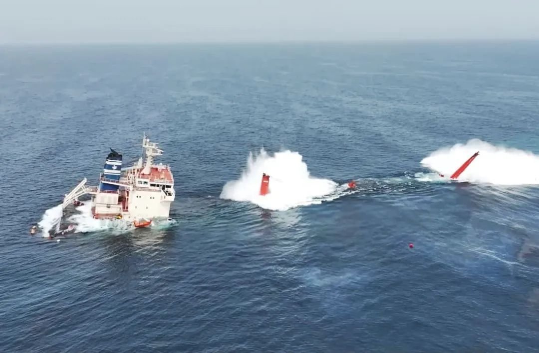 胡塞武装在红海袭击货轮(图3)