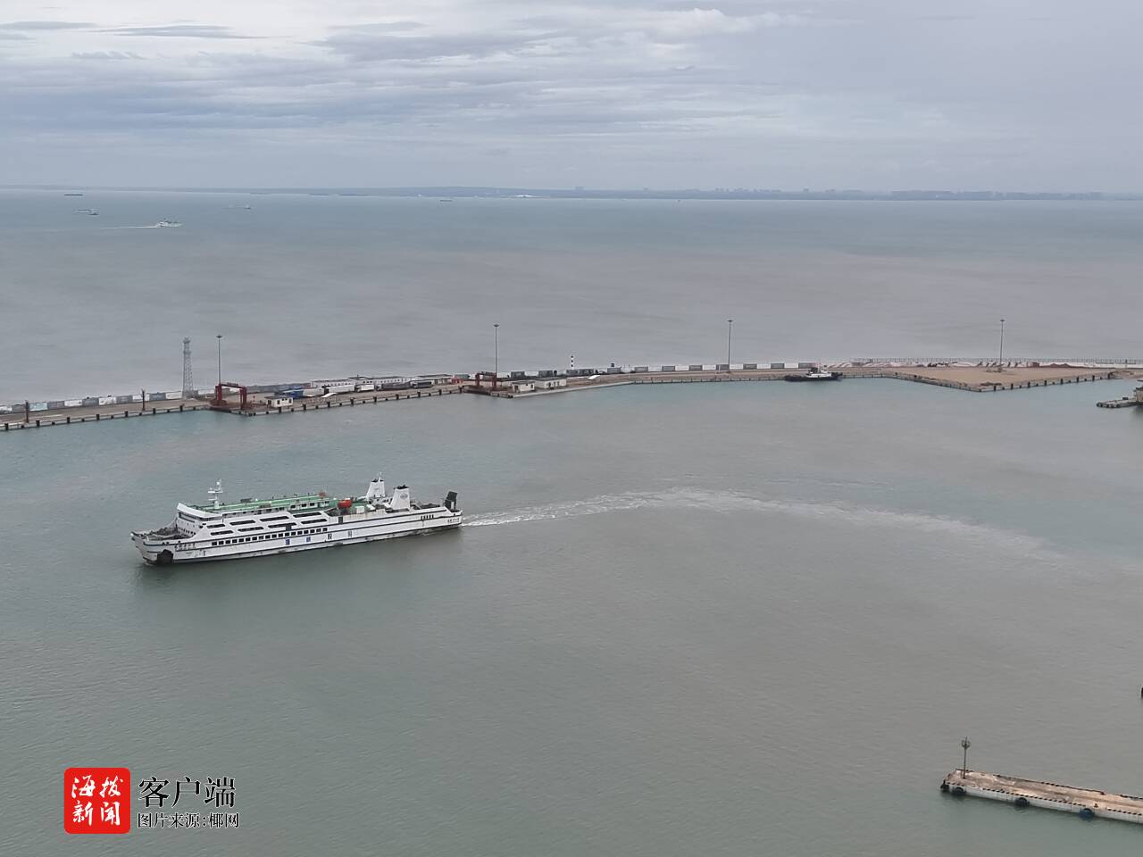 台风“韦帕”过后琼州海峡客滚船运输有序开展复运(图1)