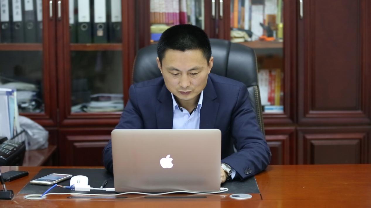 Kaiyun：王洪：以“韧”为针以“创”为线织就鹰诺工作服装定制服装的匠心华章(图1)