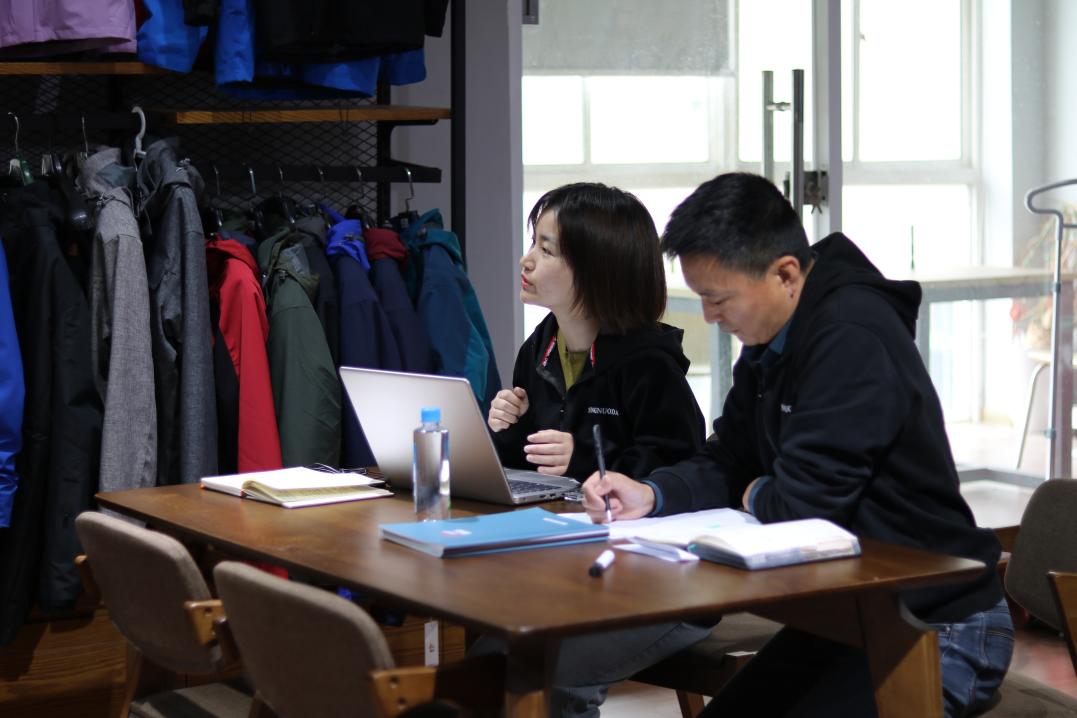 Kaiyun：王洪：以“韧”为针以“创”为线织就鹰诺工作服装定制服装的匠心华章(图4)