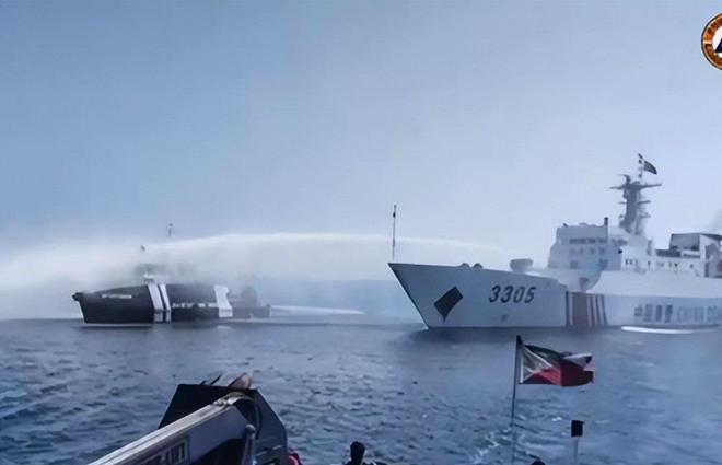 Kaiyun：中国海警水炮左右夹击菲方人员被喷成“一只耳”挥舞白旗求饶(图7)
