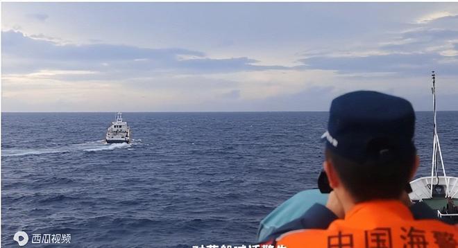 Kaiyun：中国海警水炮左右夹击菲方人员被喷成“一只耳”挥舞白旗求饶(图10)