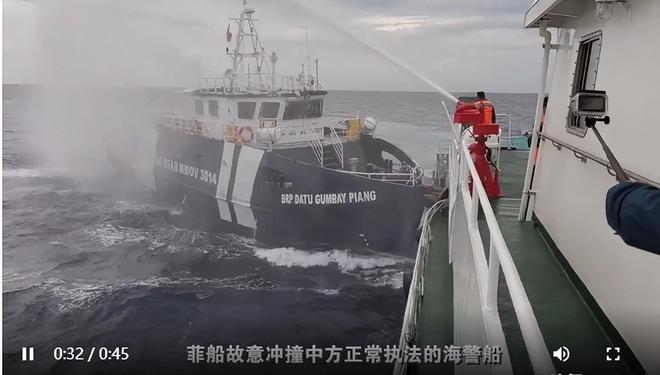 Kaiyun：中国海警水炮左右夹击菲方人员被喷成“一只耳”挥舞白旗求饶(图11)