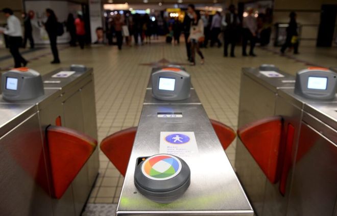 坏了！澳洲石油储备马上枯竭！澳洲人恐慌不愿生孩子政府大力推动电动车销售！(图1)