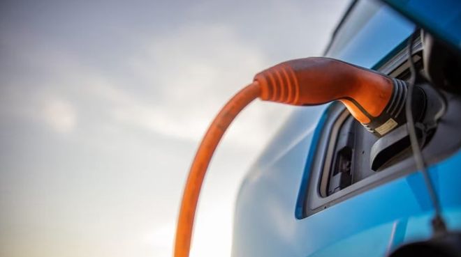 坏了！澳洲石油储备马上枯竭！澳洲人恐慌不愿生孩子政府大力推动电动车销售！(图5)