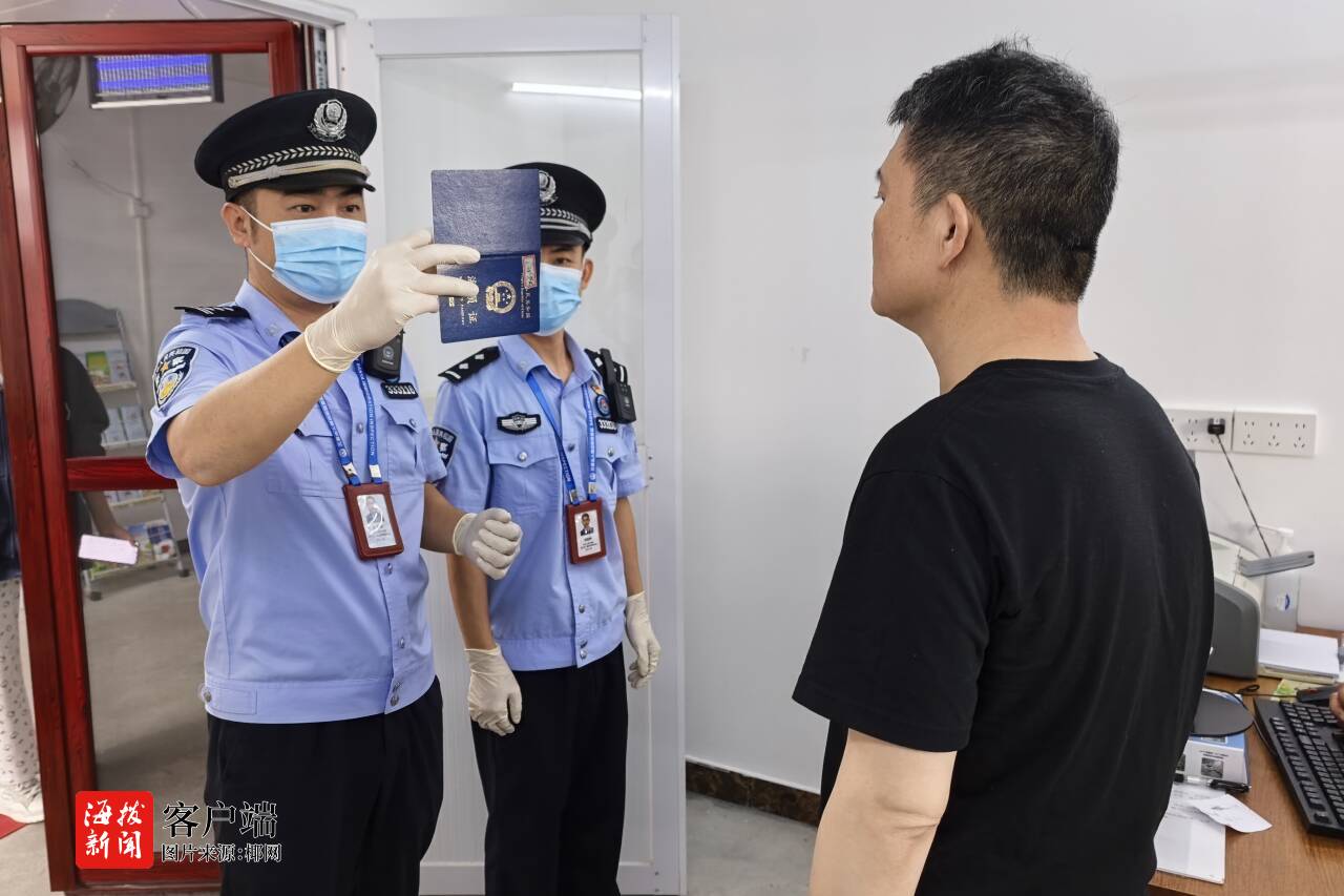 三亚边检站开通“紧急通道”保障患病船员快速入境就医(图1)