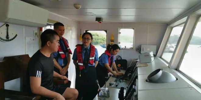 一边是高薪一边是风险：船员到底好不好干？(图2)