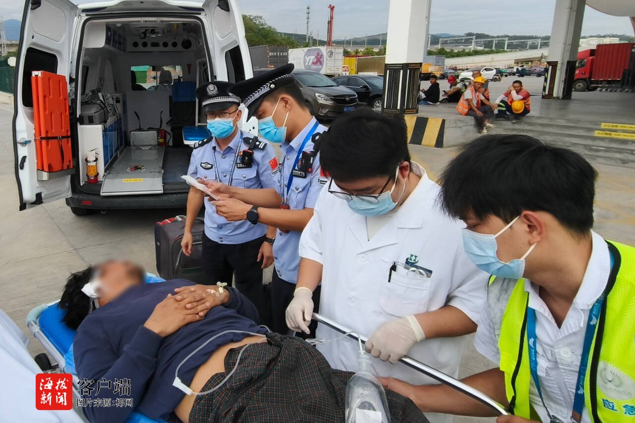 三亚边检站开通“紧急通道” 保障外籍受伤船员快速入境就医(图1)